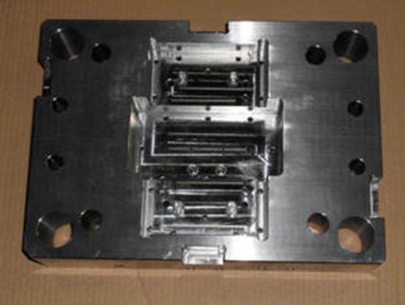 范精密塑料模-06